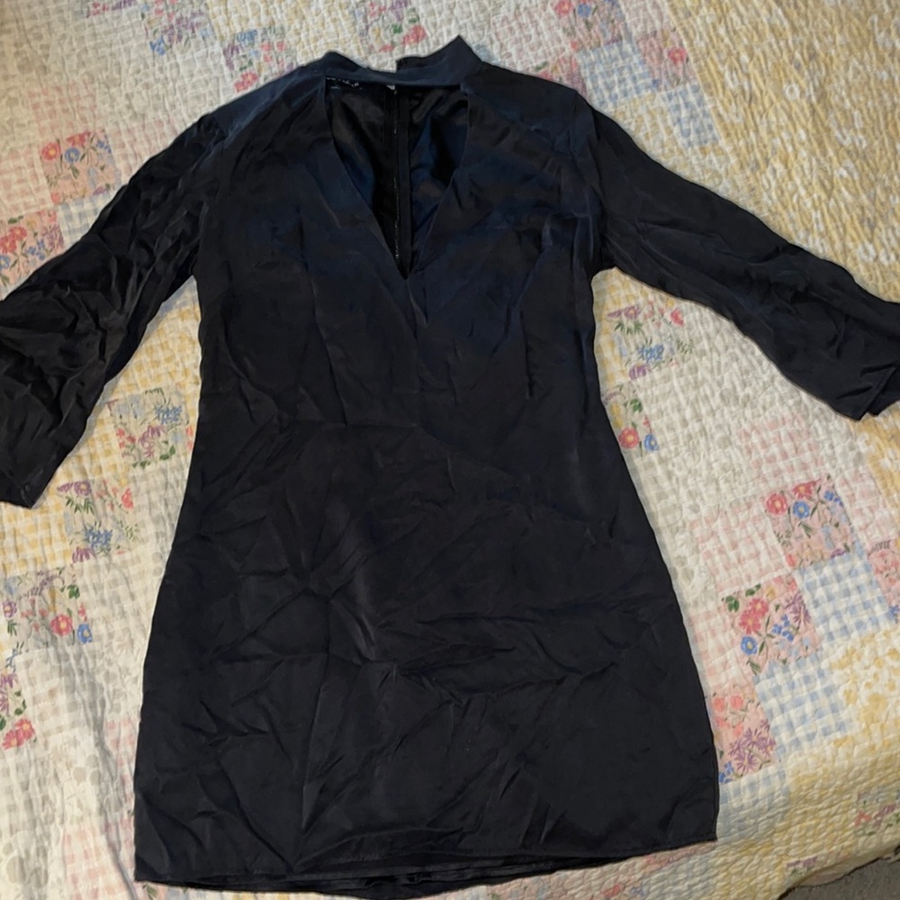 Size 6, shows cleavage.